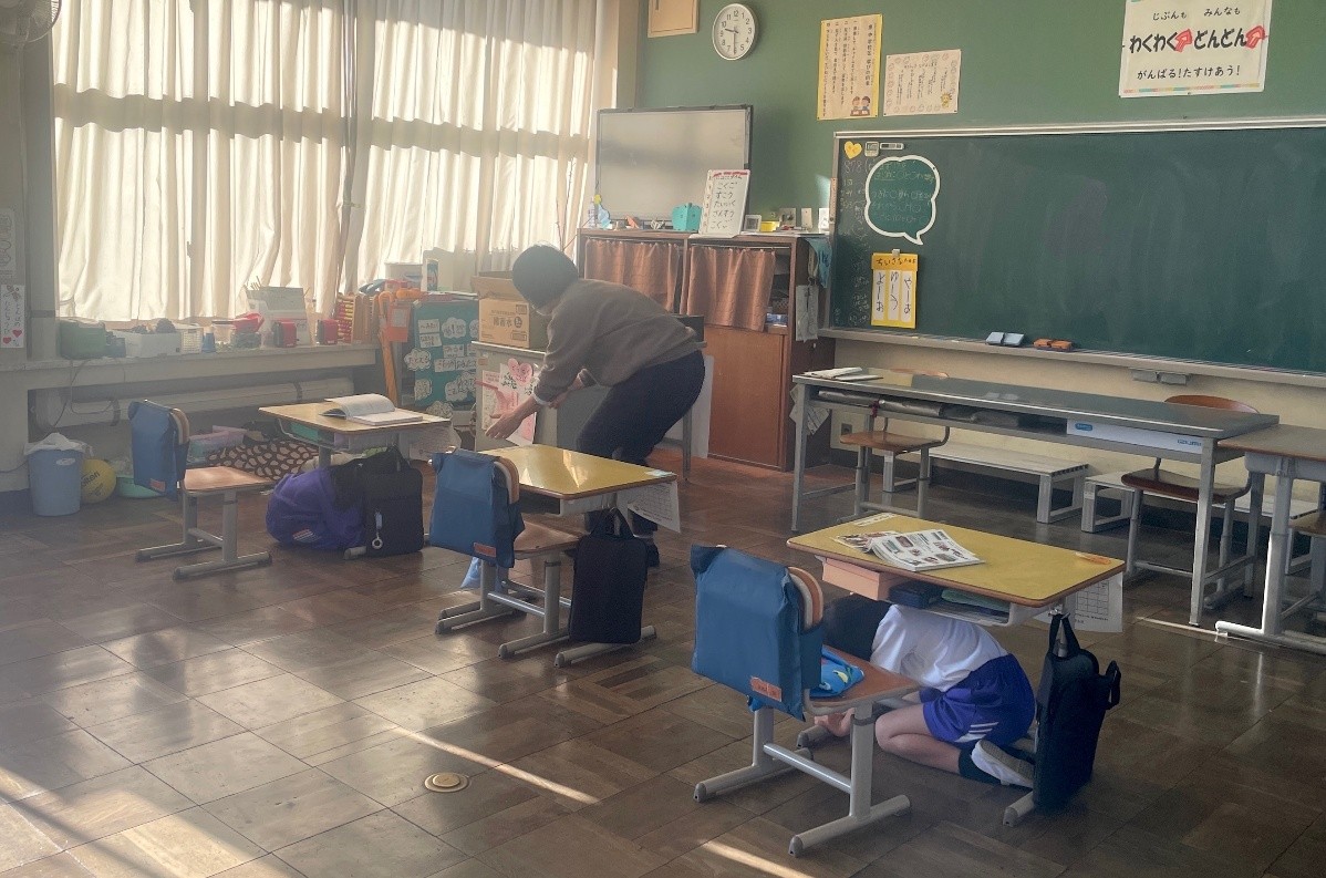 シェイクアウトを体験する生徒たち